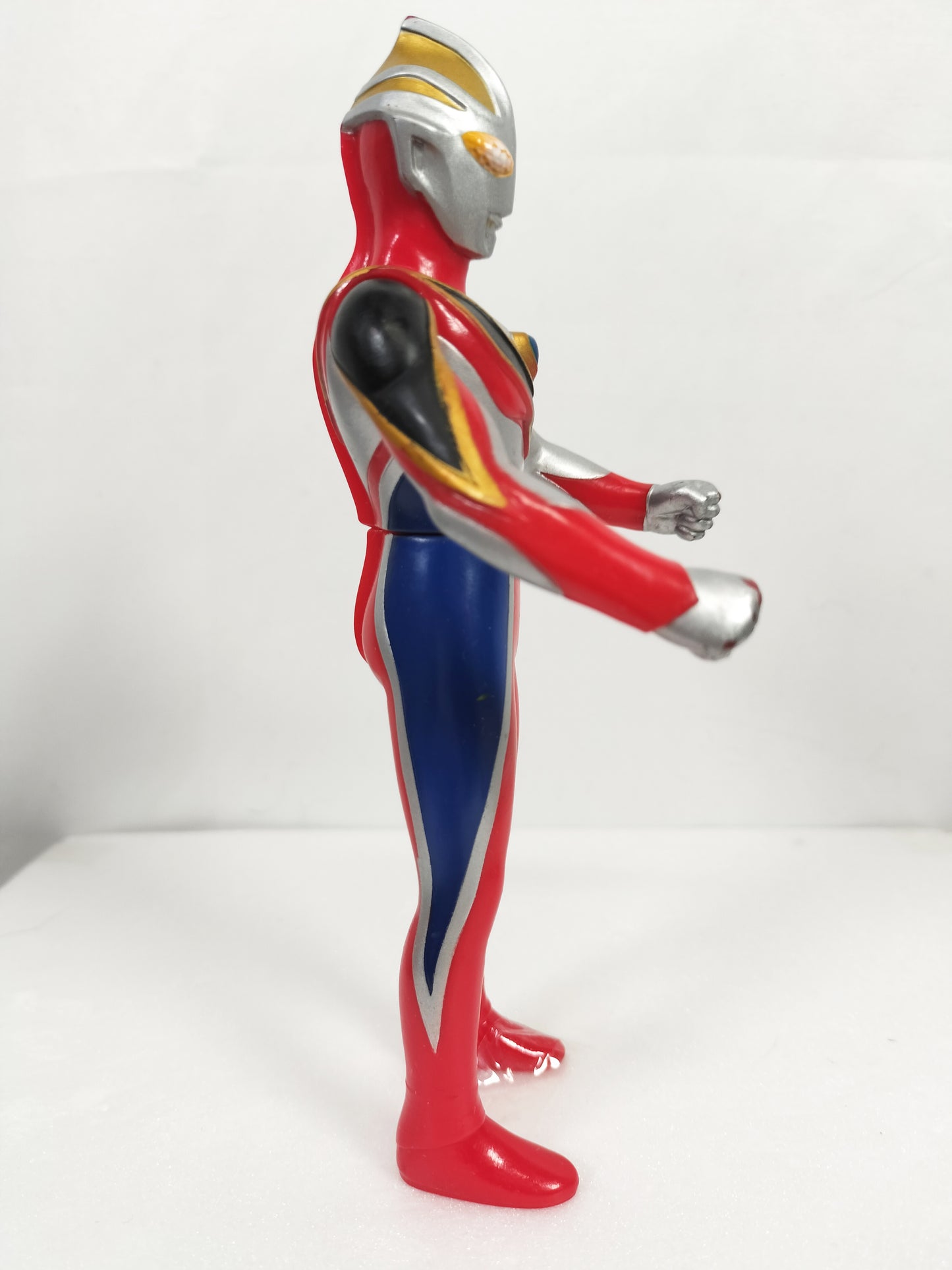 Ultraman Gaia Made in China Height about 16cm Manufactured in 1998 Sofvi Figure retro vintage major scratches and dirt