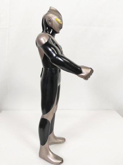 Ultraman Tiga Dark Made in China Height about 16.5cm Manufactured in 2001 Sofvi Figure retro vintage major scratches and dirt